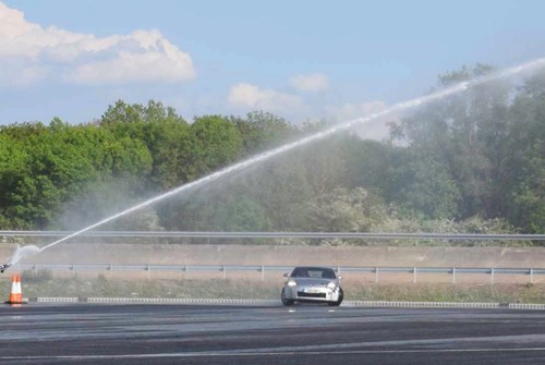 350Z on wetted skid pad